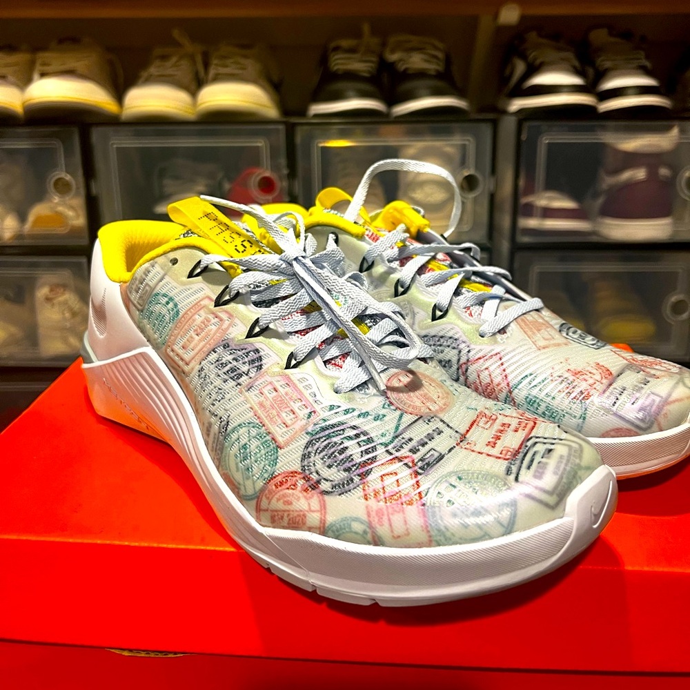 Nike women’s metcon 5 passport edition